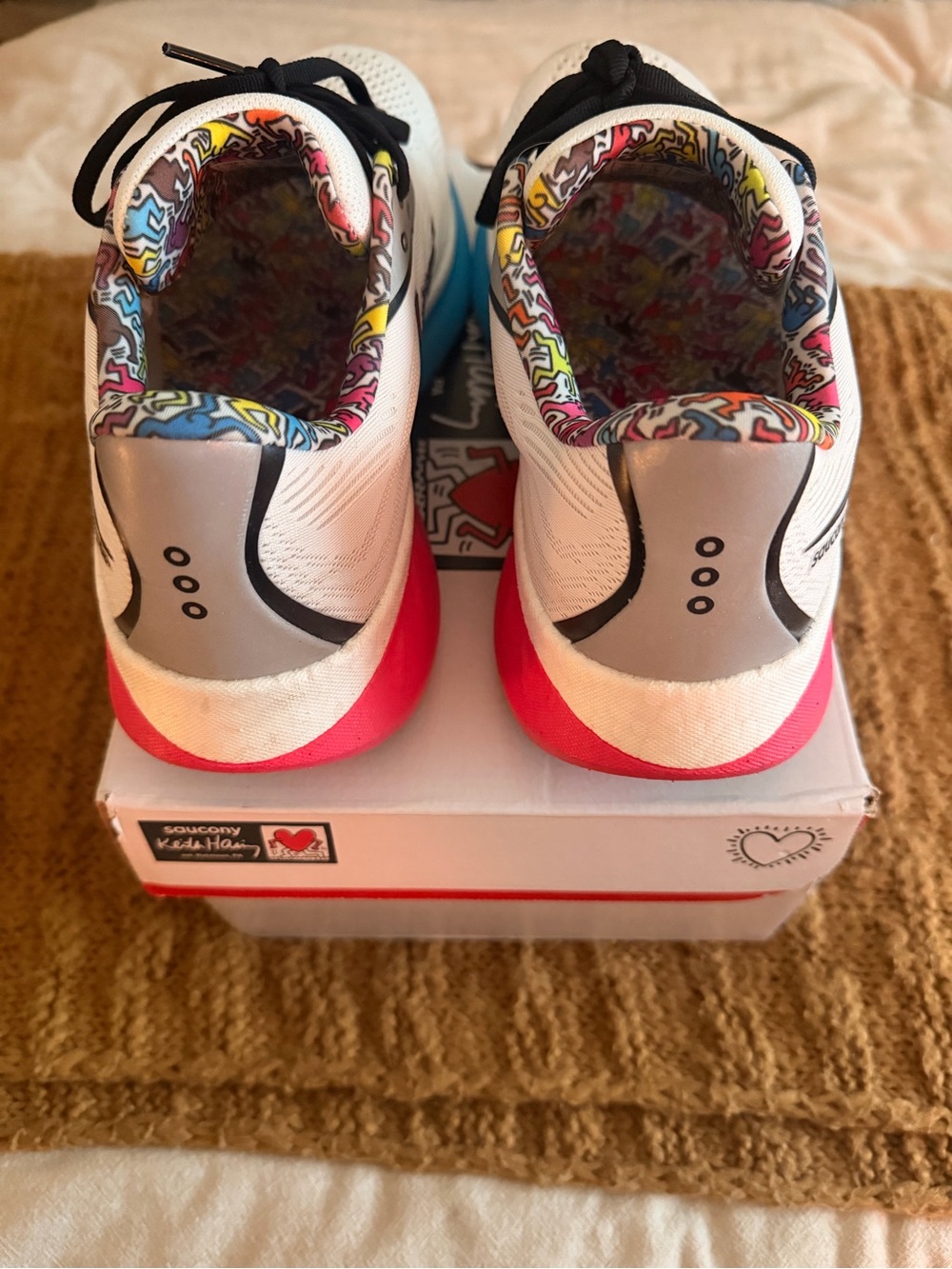 Men’s Saucony x Keith Haring Ride 18 - Picture 6 of 8